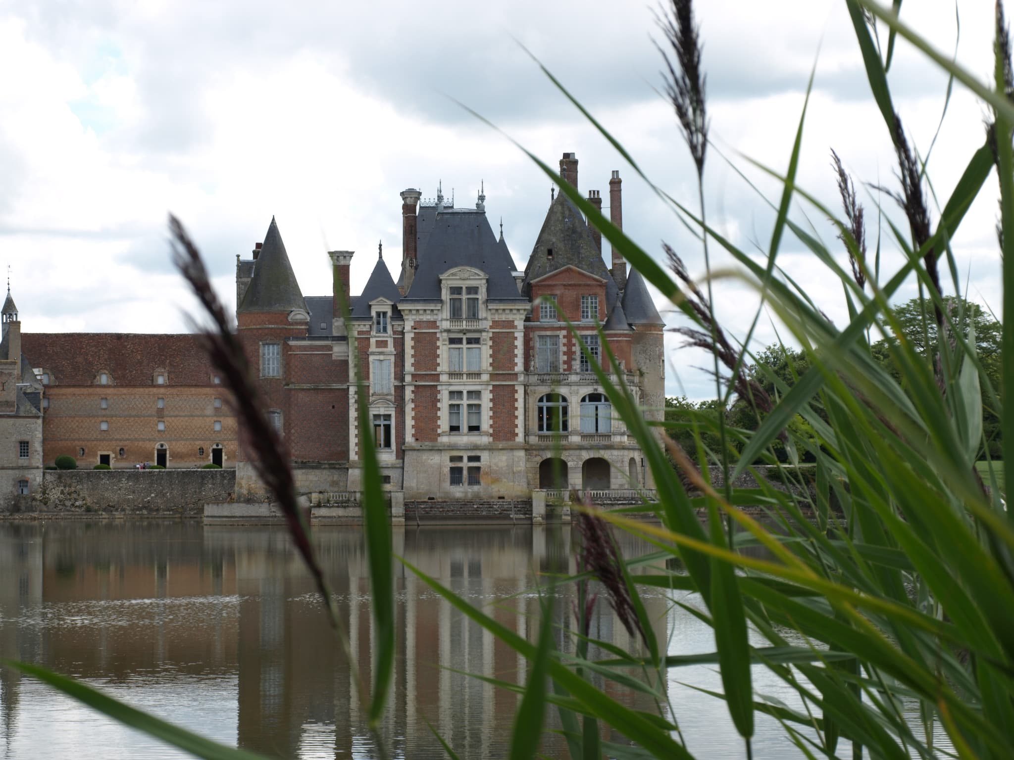 Château de la Bussière — château à La Bussière, Loiret, intérieur, classé mh