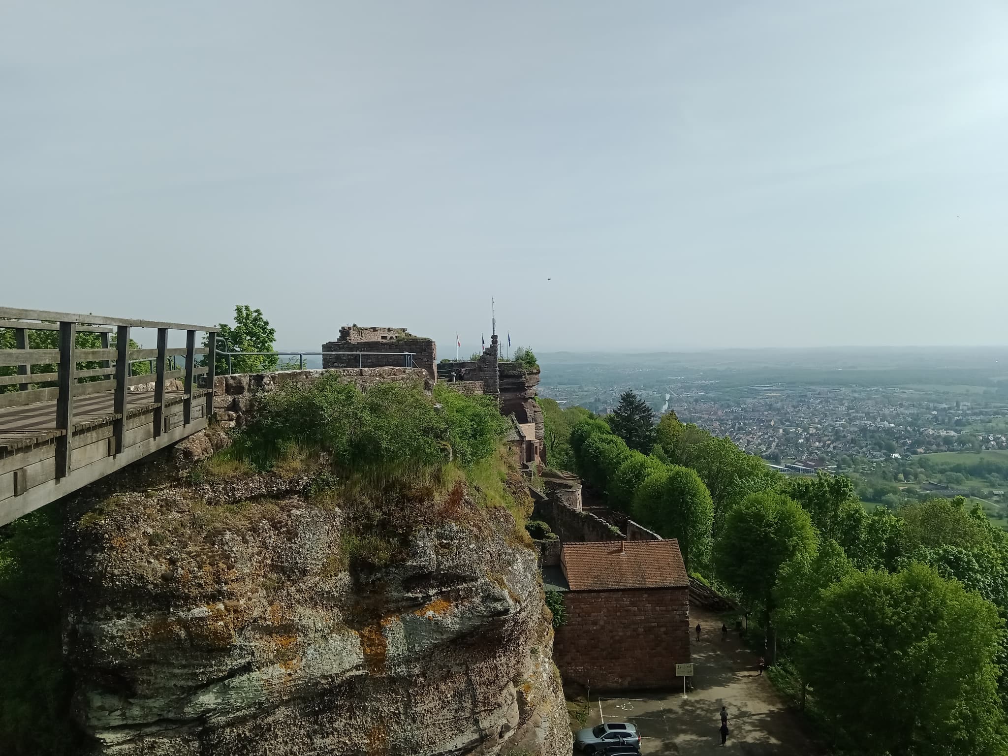 Château de Haut-Barr (Saverne) Château de Haut-Barr — château à Saverne, Bas-Rhin, intérieur, classé mh