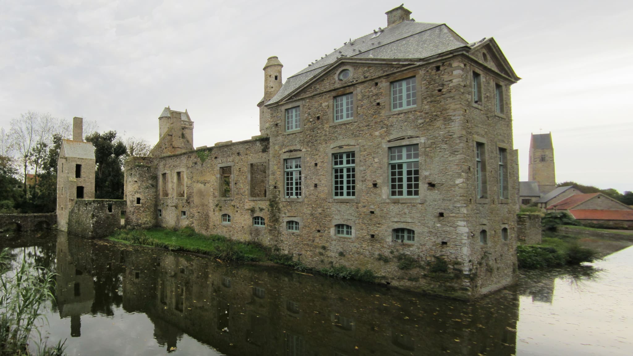 Château de Gratot — château à Gratot, Manche, classé mh