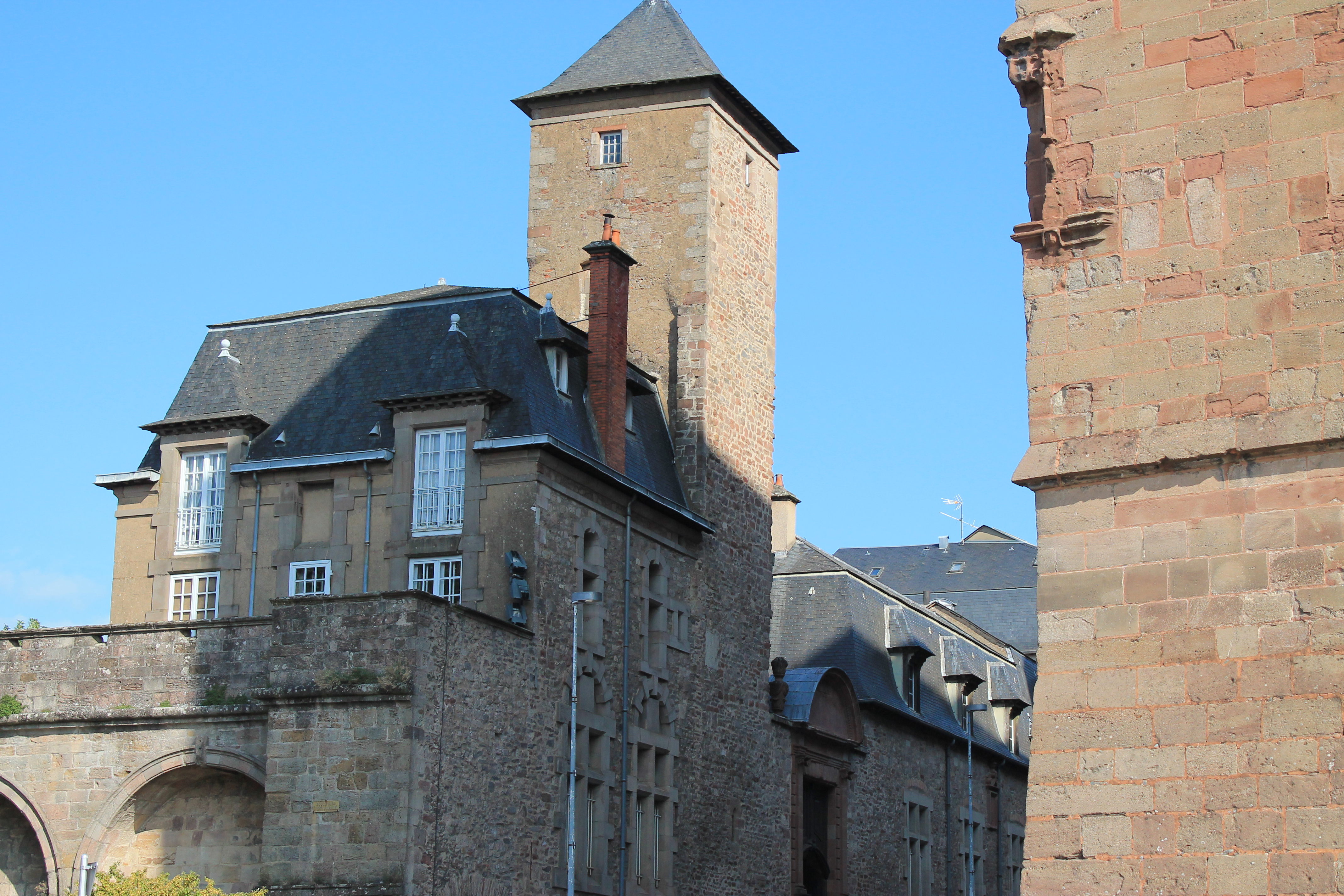 Cathédrale de Rodez – clocher — édifice religieux à Rodez, Aveyron, vue de nuit, classé mh