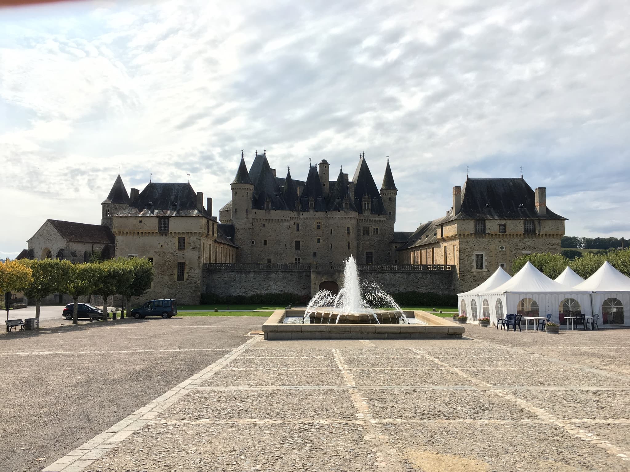 Château de Jumilhac-le-Grand — château à Jumilhac-le-Grand, Dordogne, façade, classé mh
