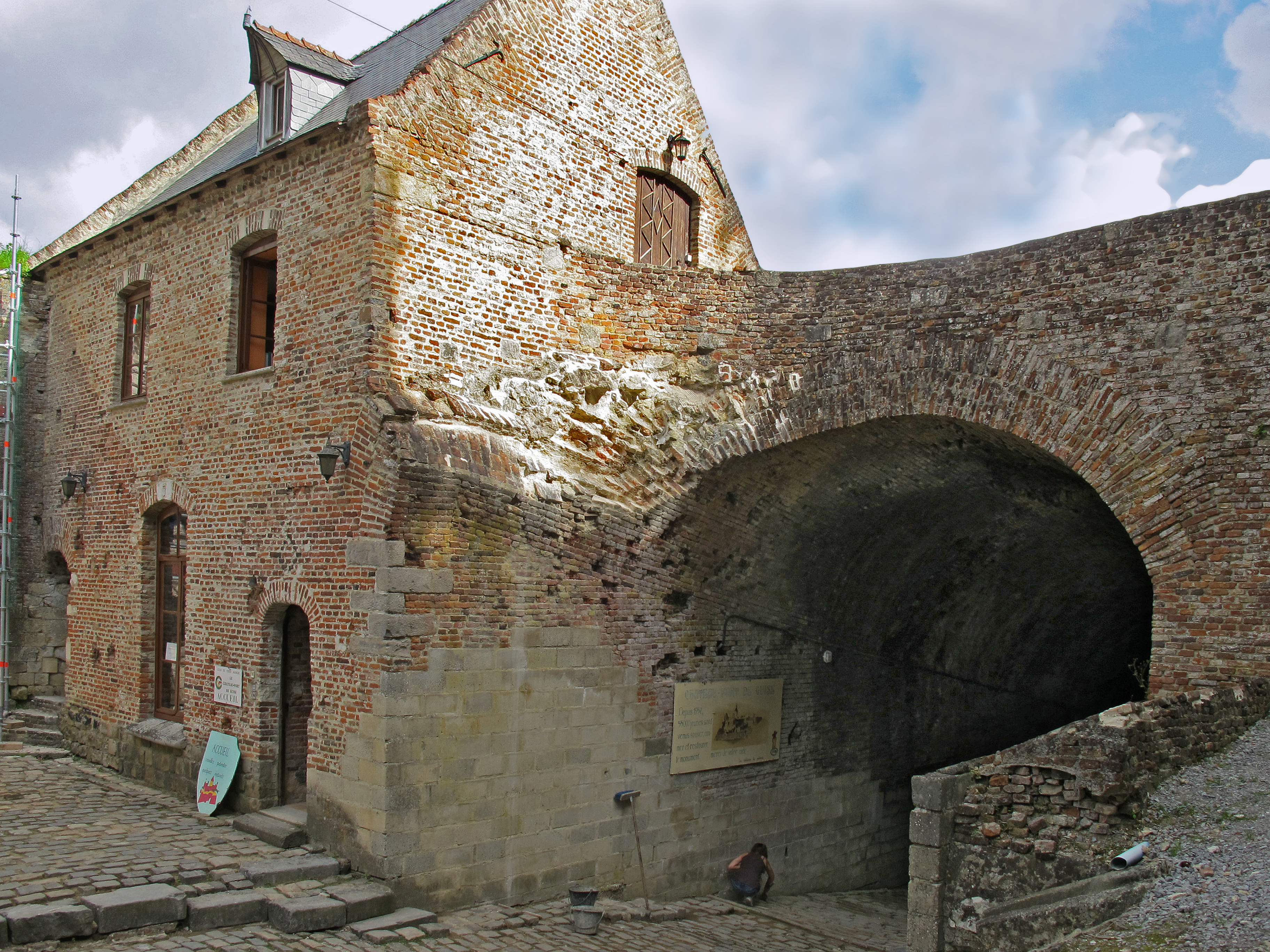 Château de Guise — château à Guise, Aisne, façade, classé mh