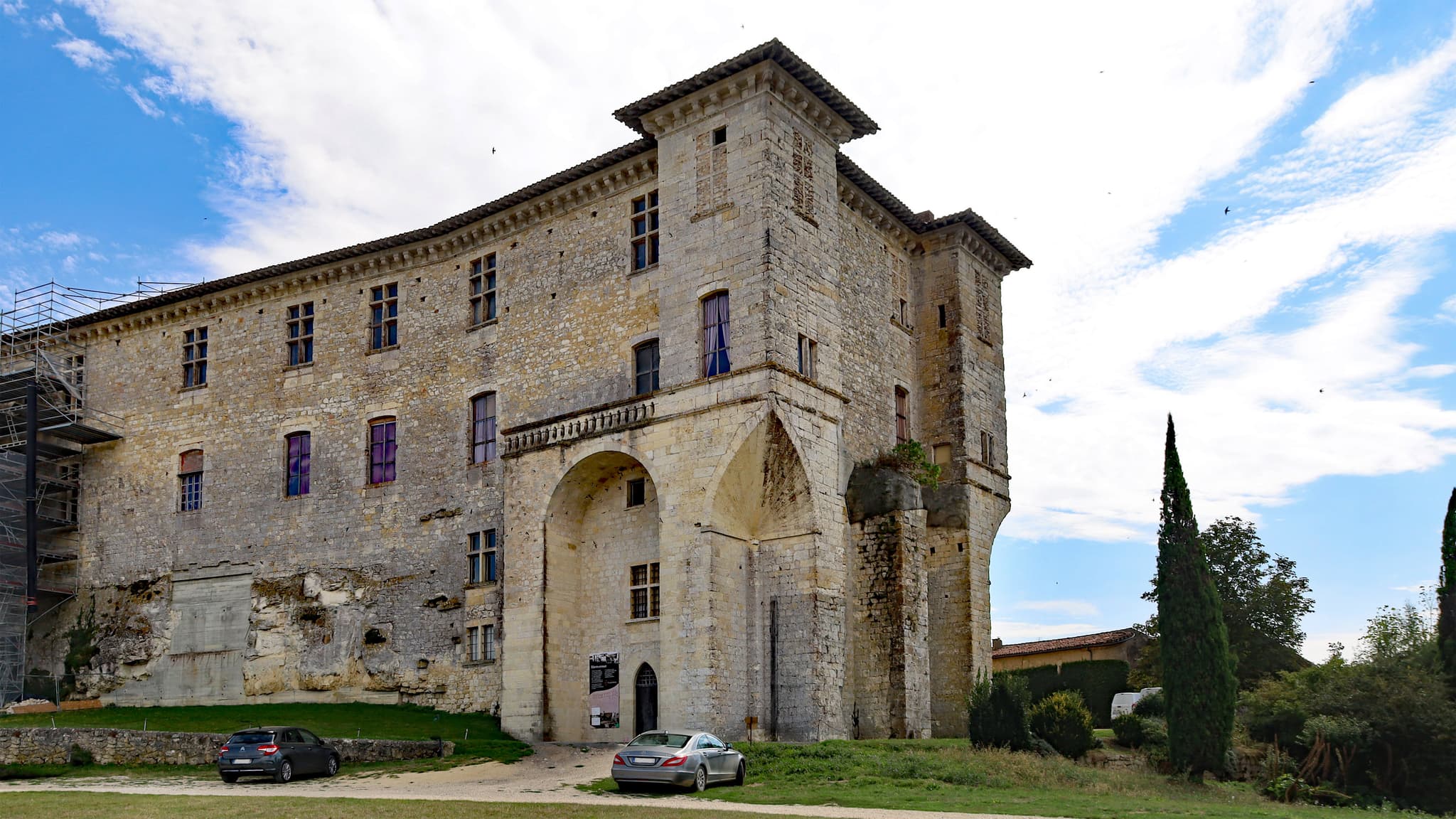 Château de Lavardens — château à Lavardens, Gers, classé mh