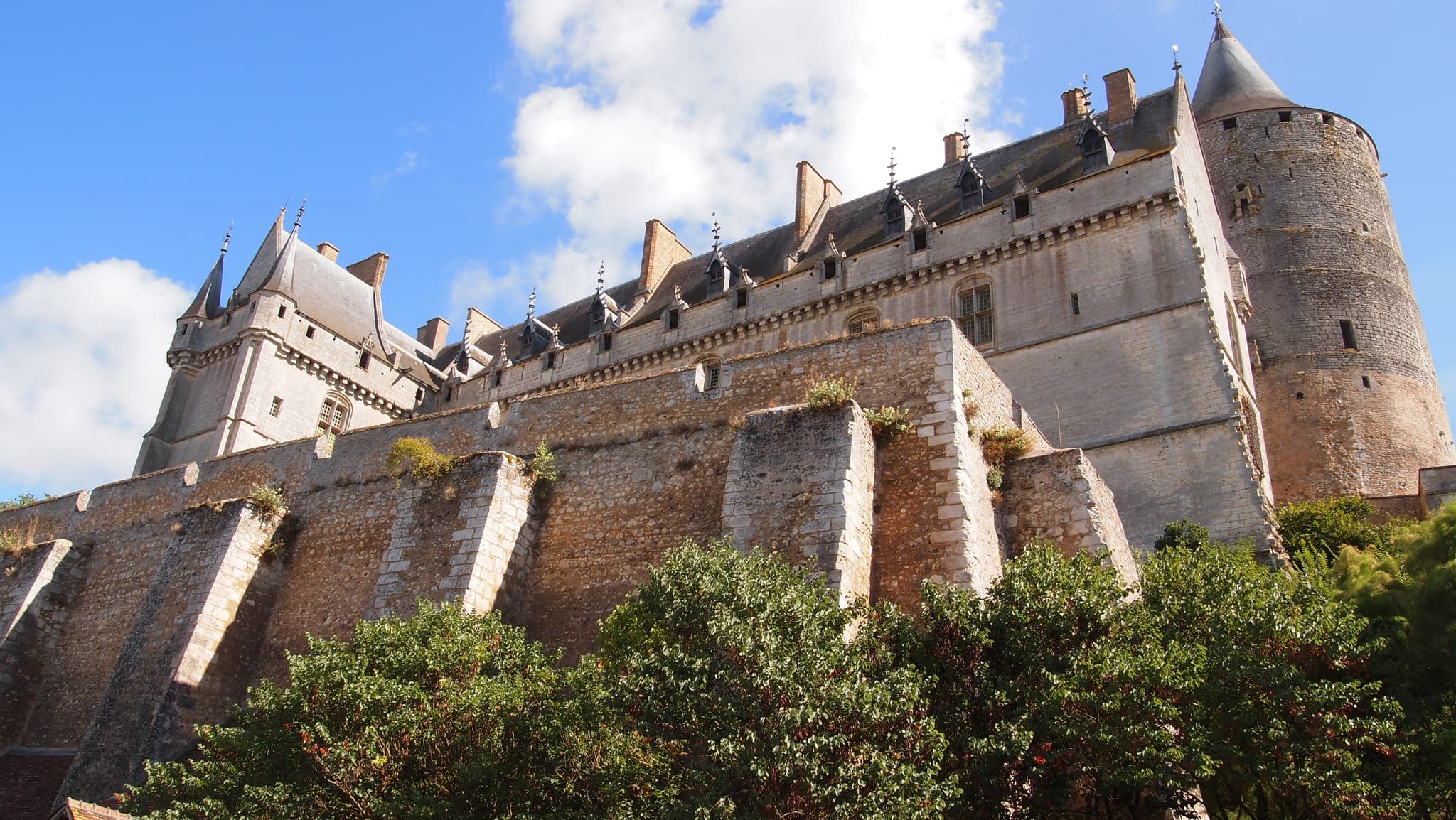 Château de Châteaudun — château à Châteaudun, Eure-et-Loir, vue de nuit, classé mh