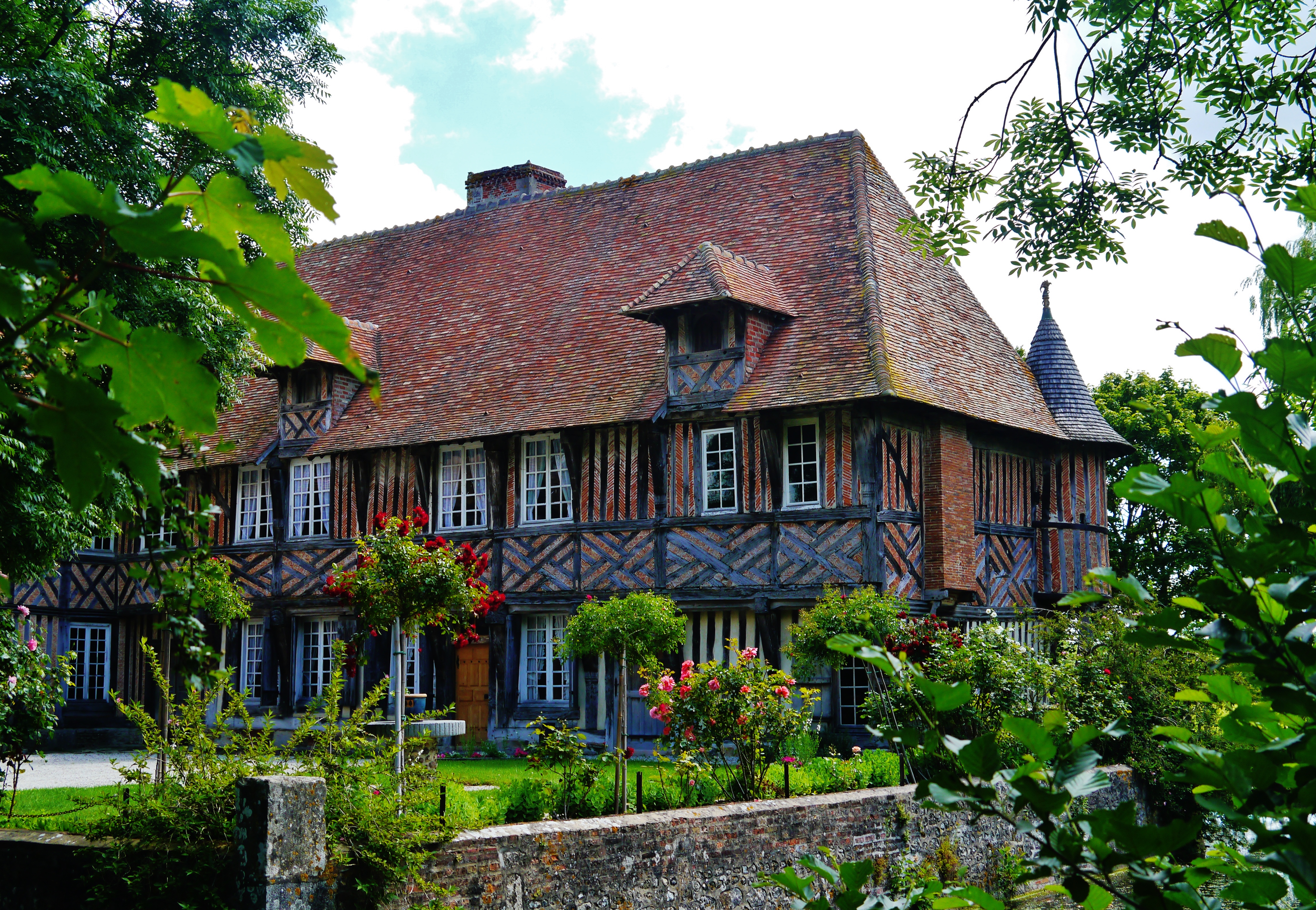 Manoir de Coupesarte — château à Coupesarte, Calvados, vue de nuit, classé mh
