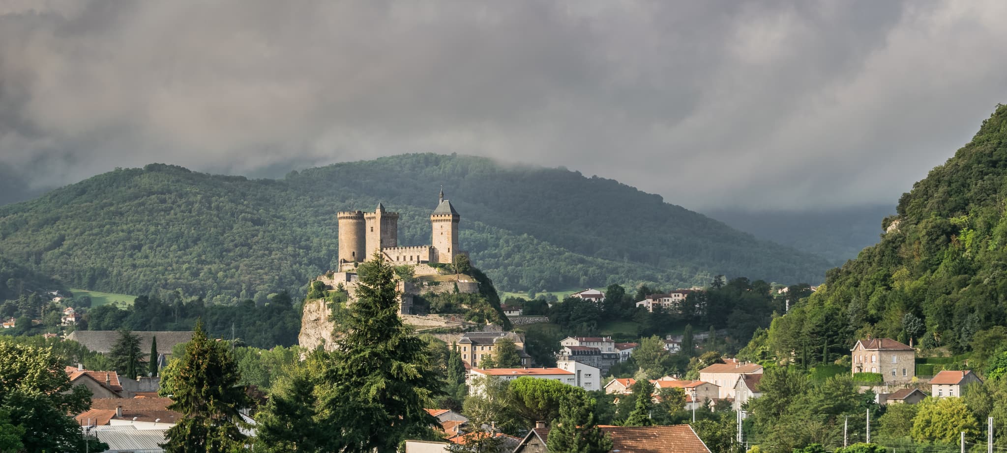 Château de Foix — château à Foix, Ariège, vue de nuit, classé mh