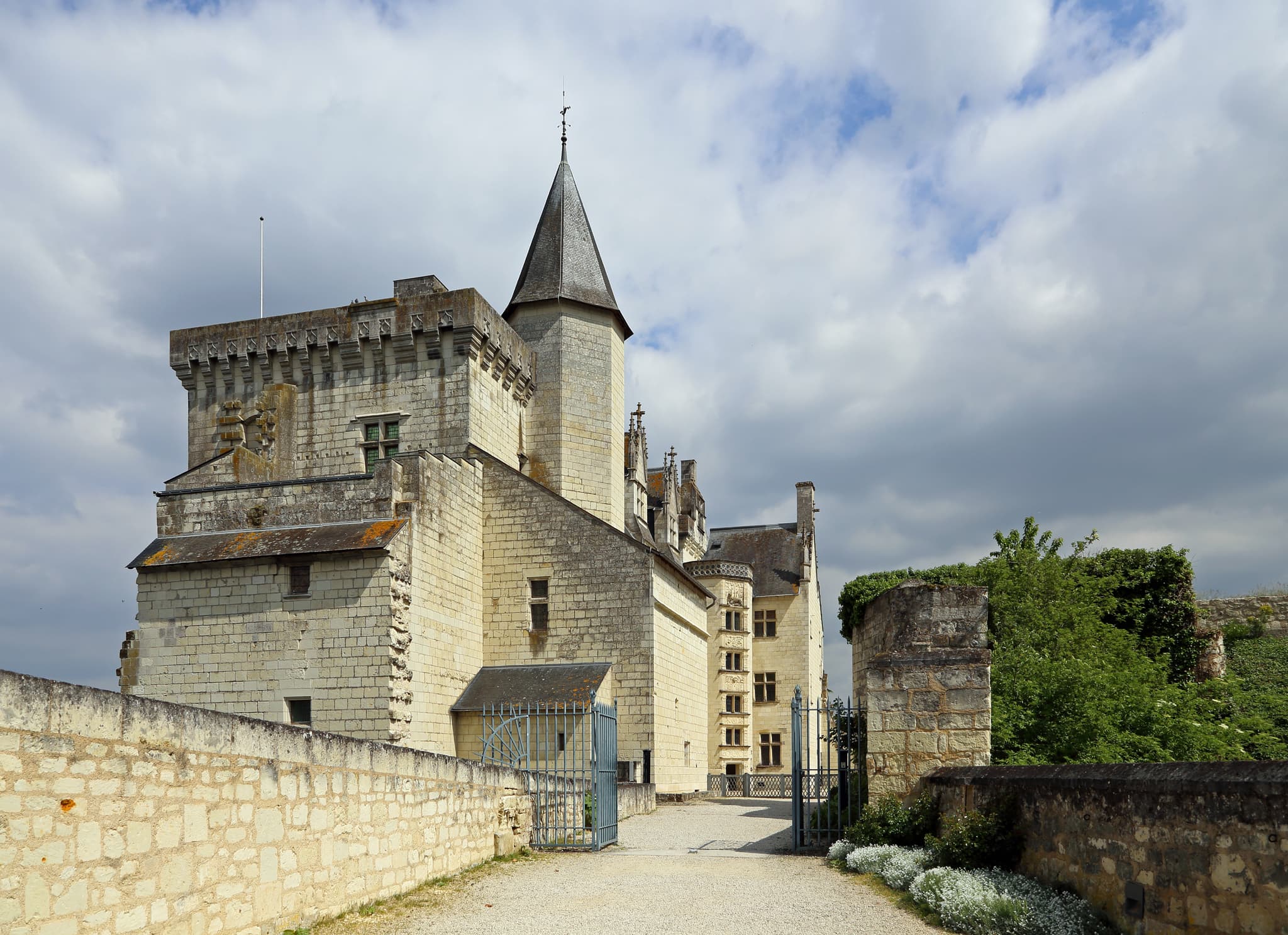 Château de Montsoreau — château à Montsoreau, Maine-et-Loire, classé mh