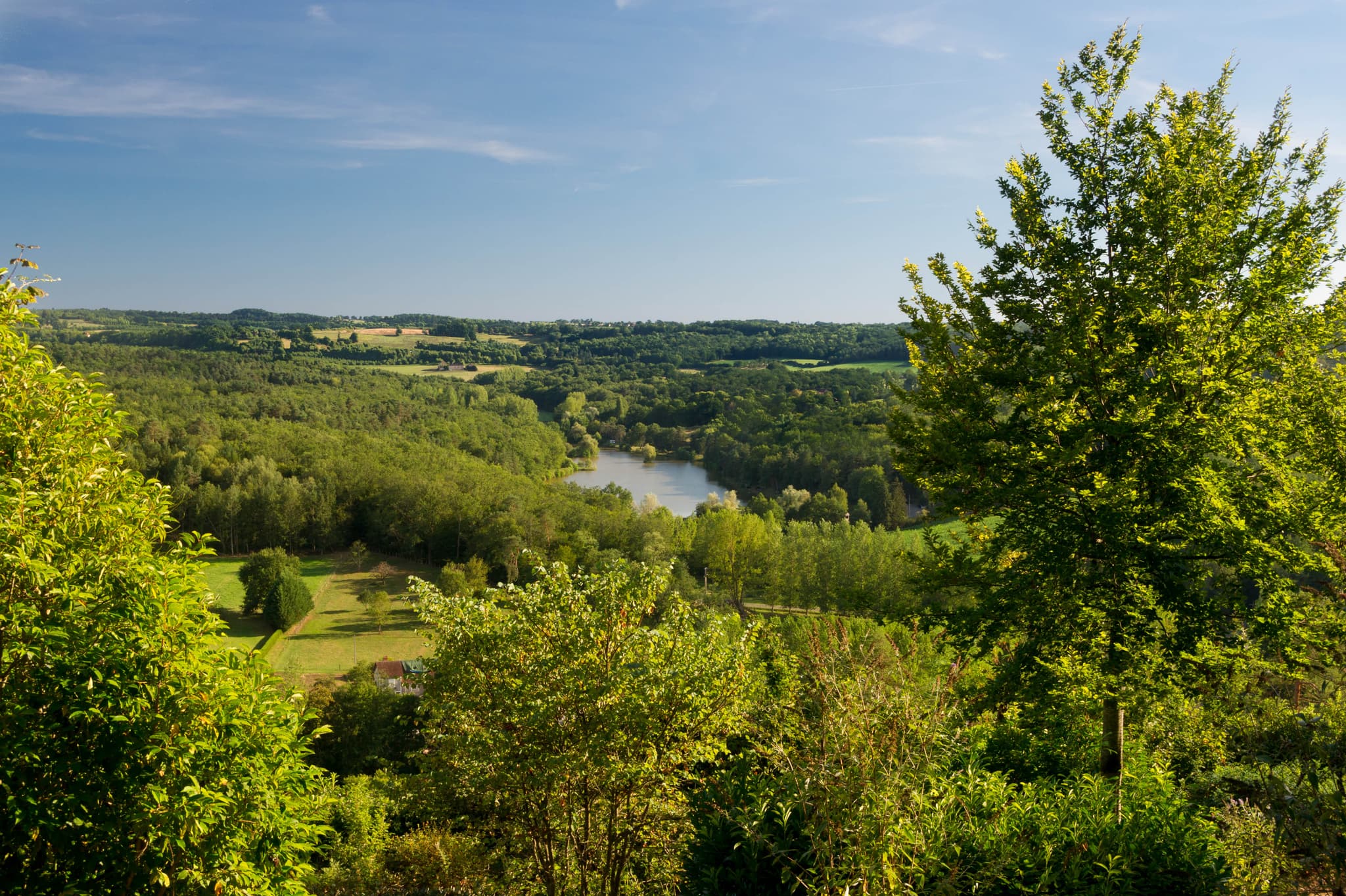 Château de Hautefort — château à Hautefort, Dordogne, vue de nuit, classé mh