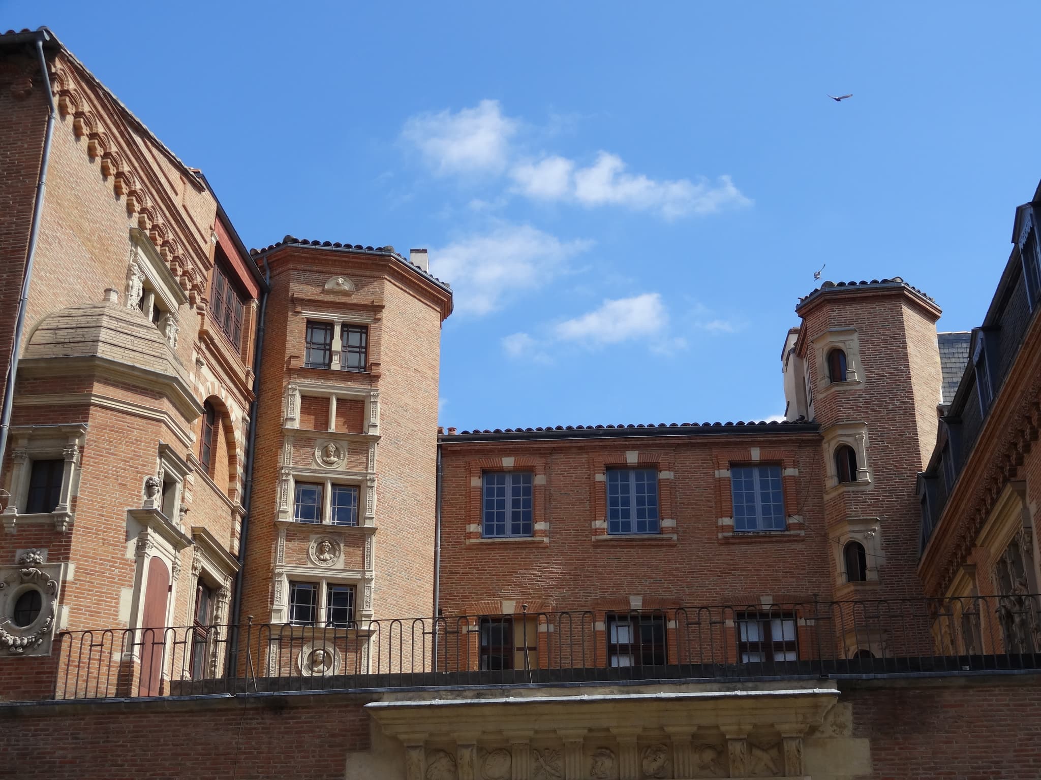 Hôtel du Vieux-Raisin (Toulouse) — architecture civile à Toulouse, Haute-Garonne, façade, classé mh