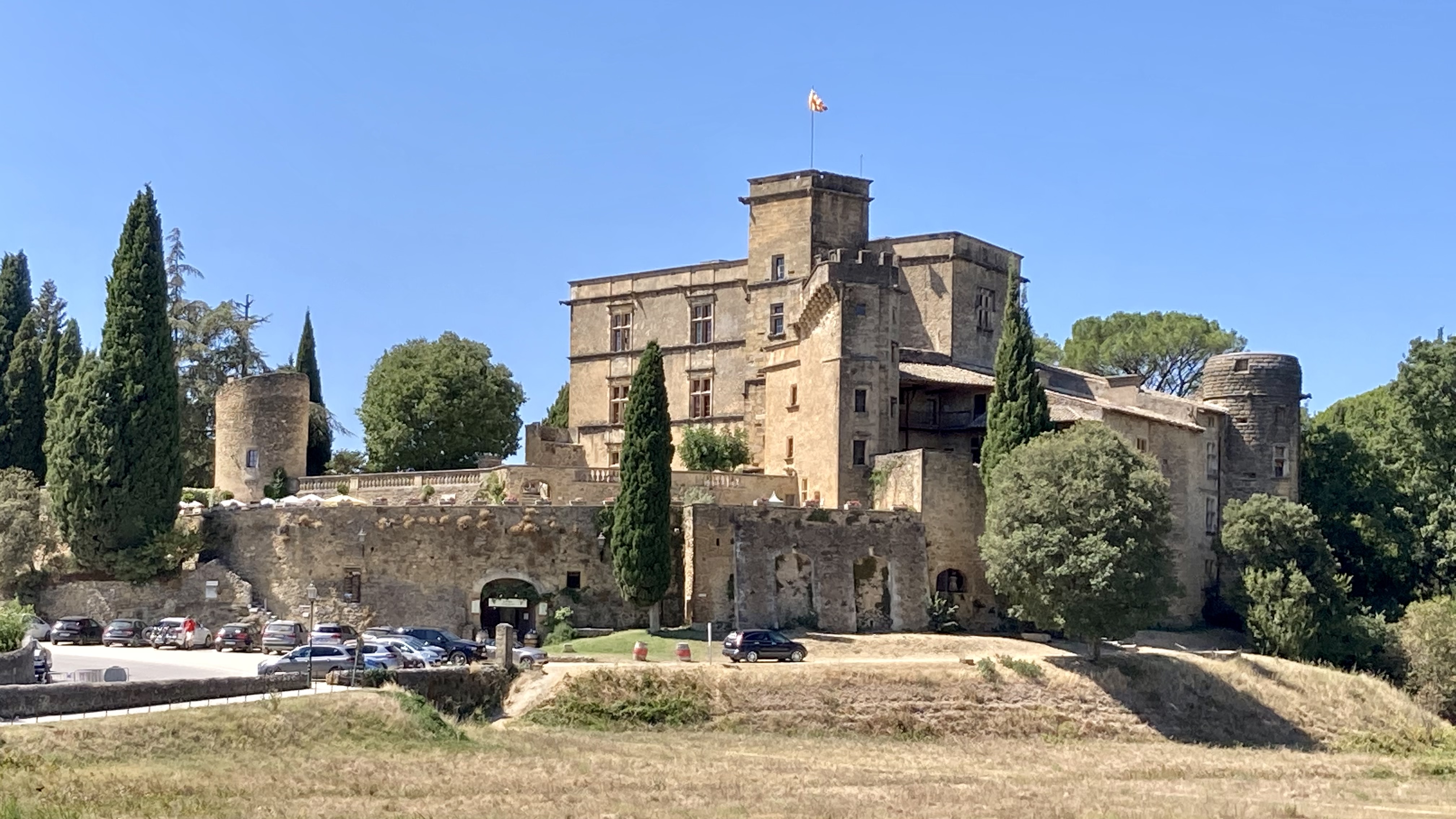 Château de Lourmarin — château à Lourmarin, Vaucluse, façade, classé mh