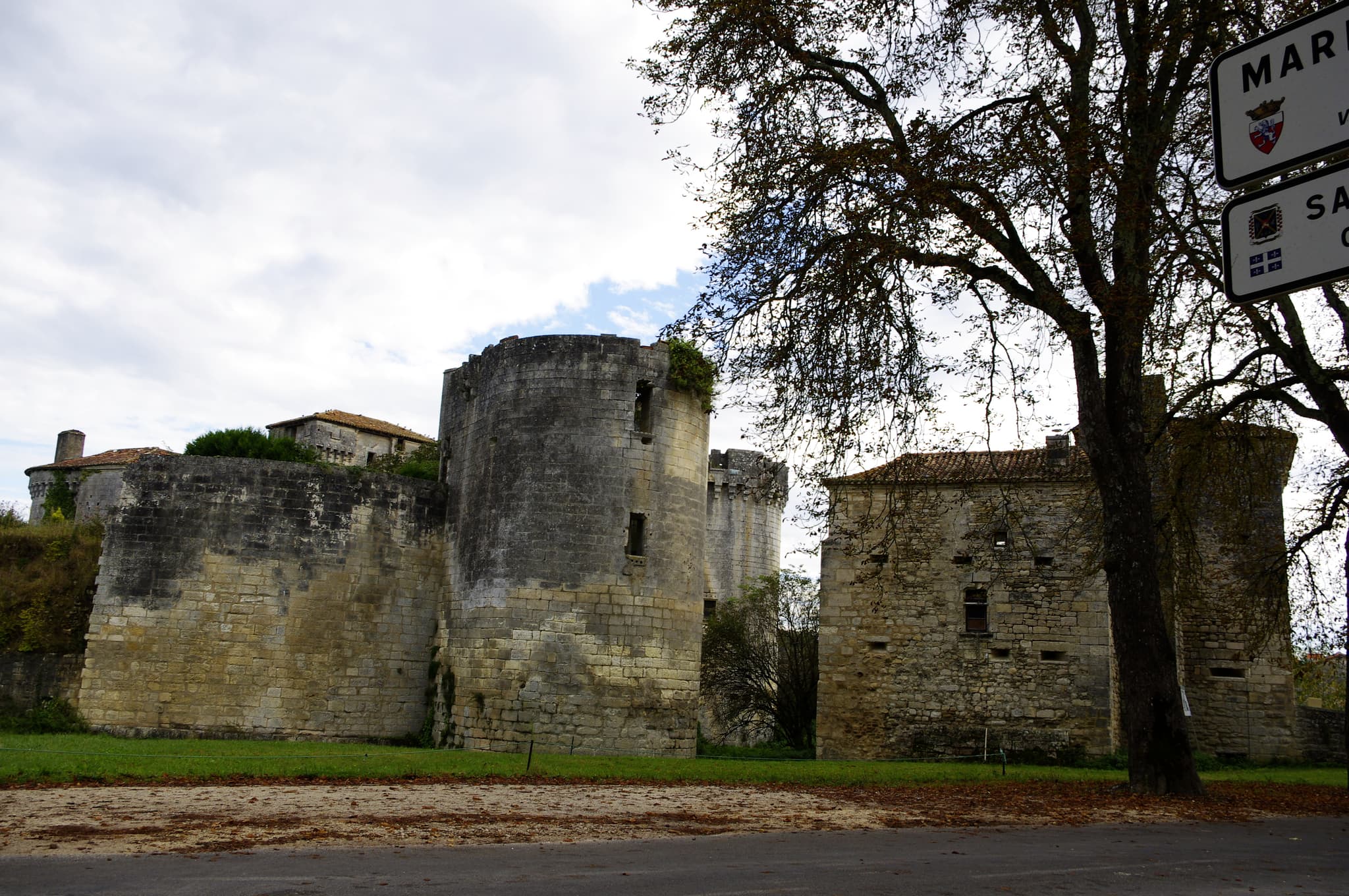 Château de Mareuil — château à Mareuil, Dordogne, vue de nuit, inscrit mh
