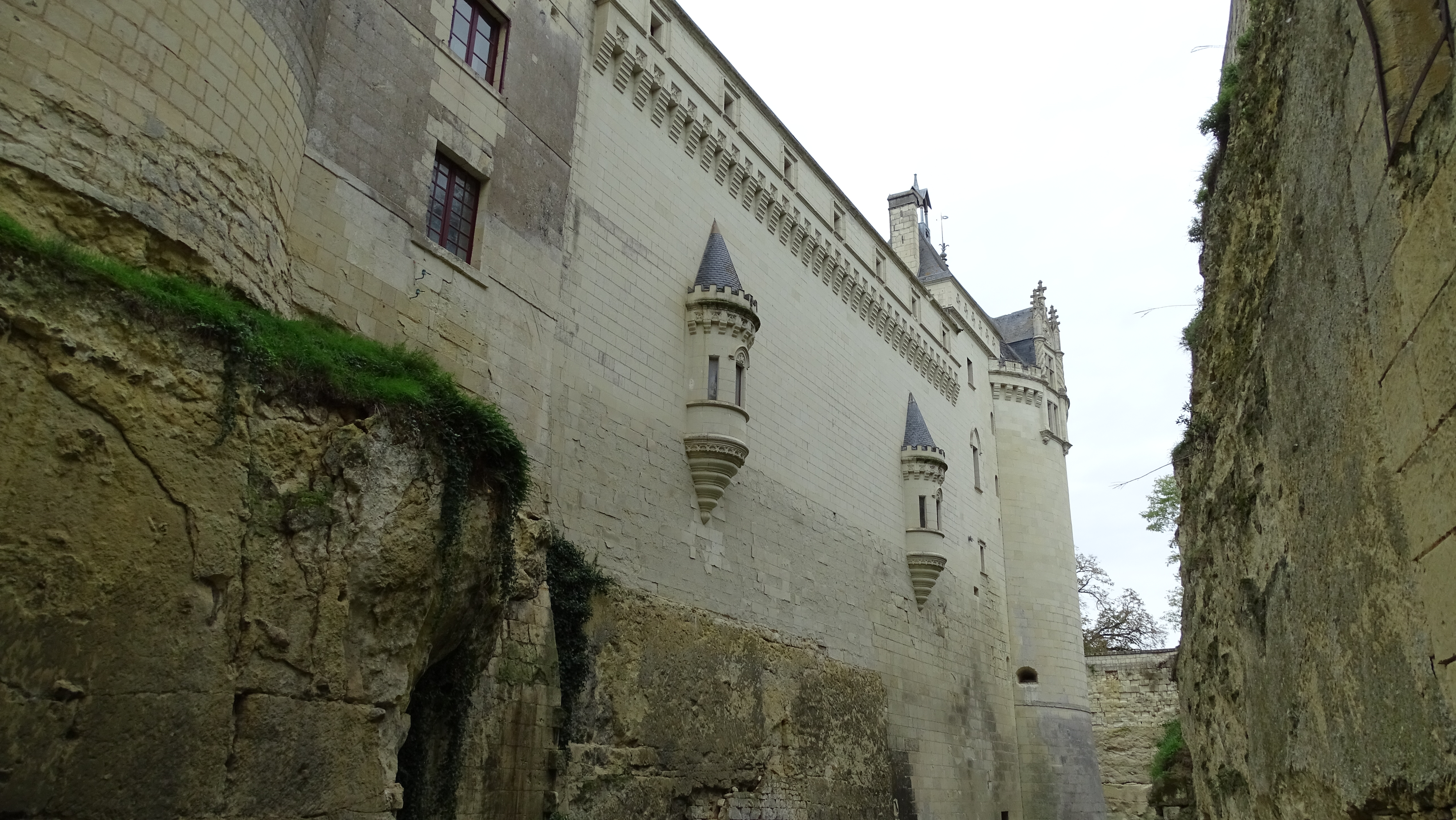 Château de Brézé — château à Brézé, Maine-et-Loire, classé mh