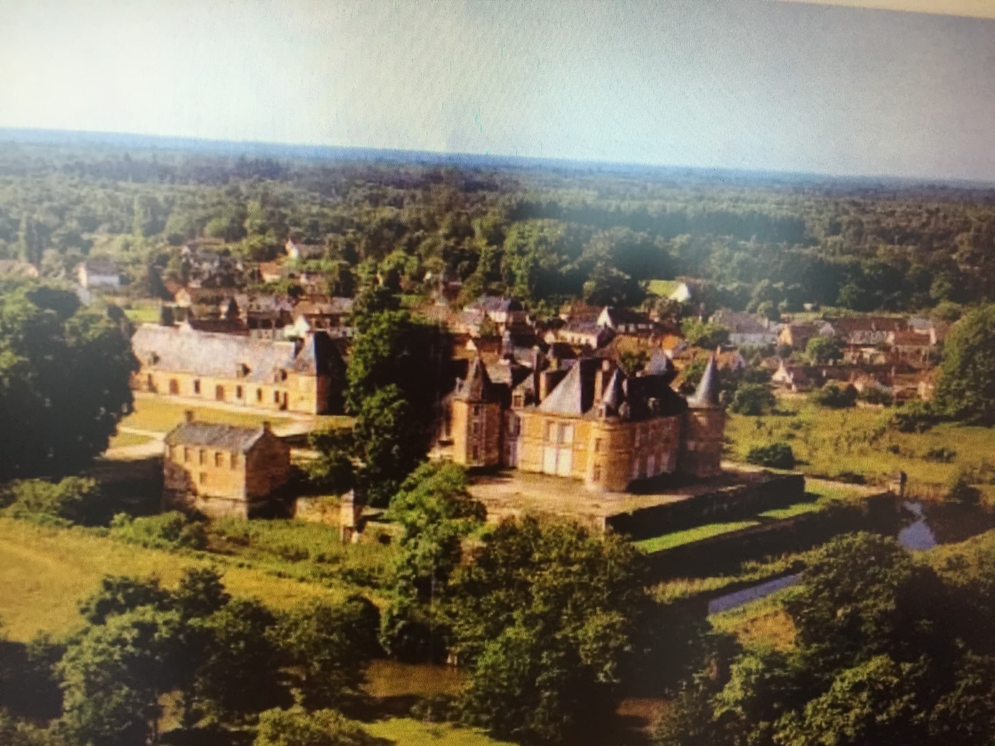 Château de la Ferté-Imbault — château à La Ferté-Imbault, Loir-et-Cher, vue de nuit, inscrit mh