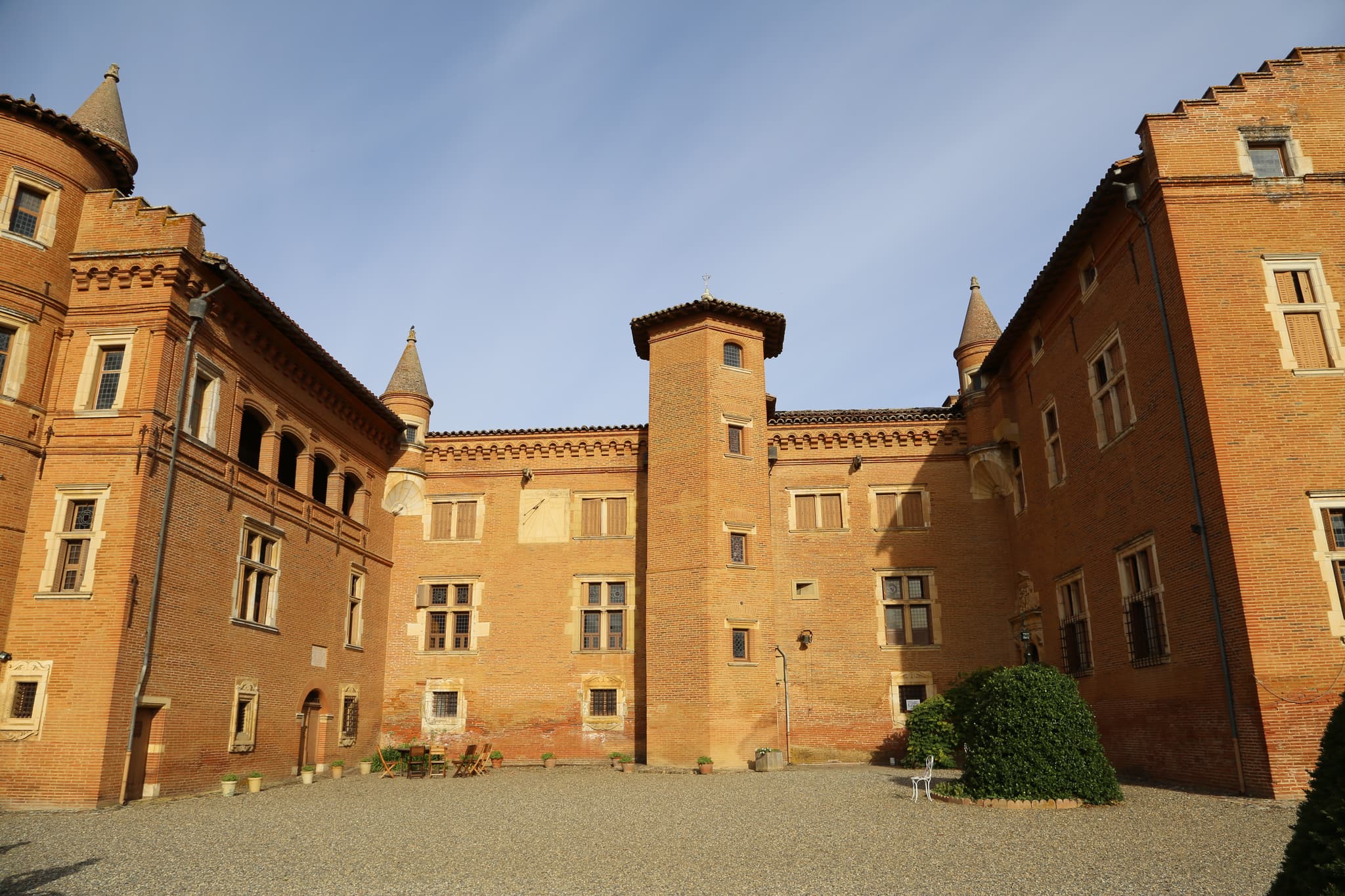 Château de Pibrac — château à Pibrac, Haute-Garonne, façade, classé mh