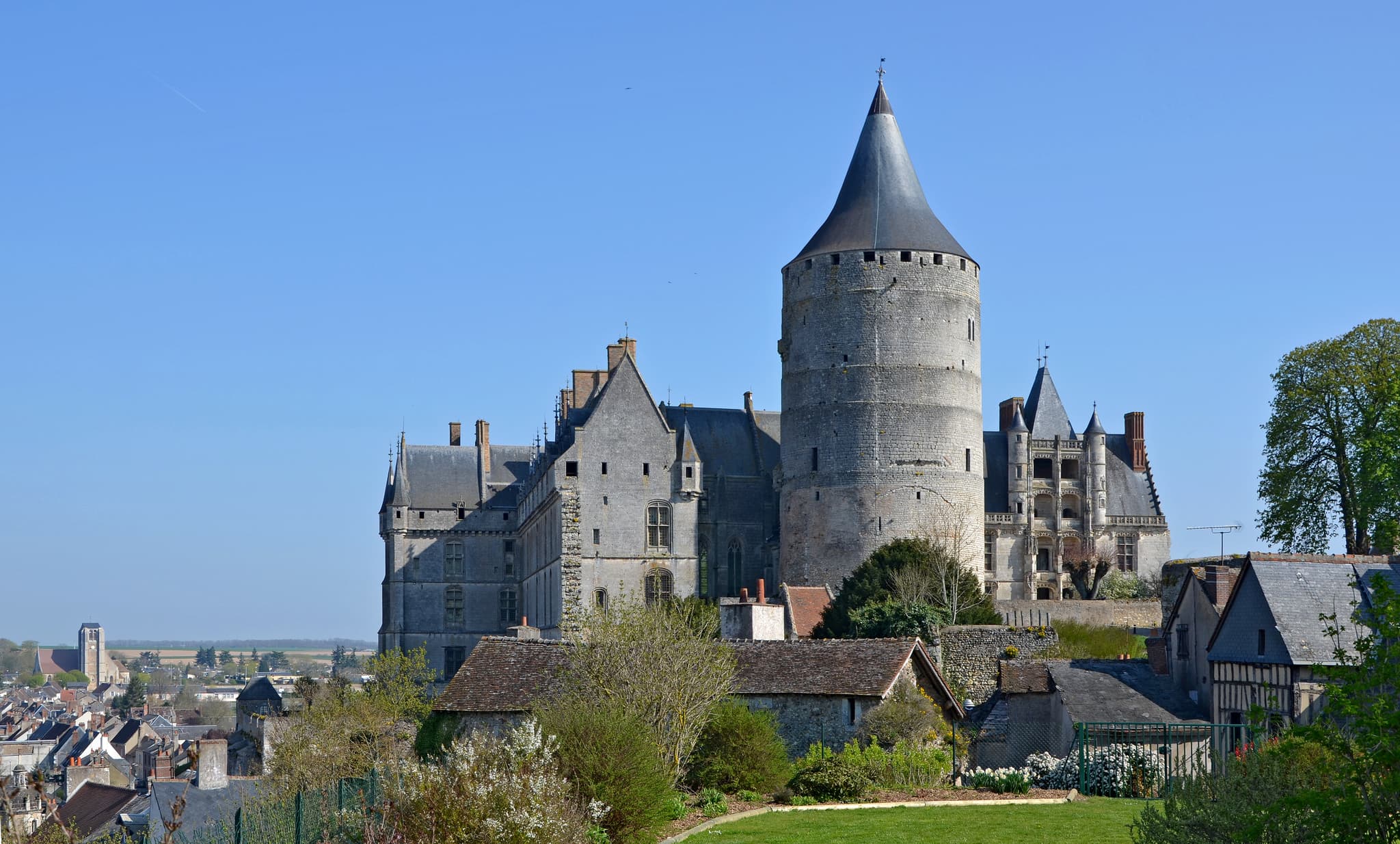 Château de Châteaudun — château à Châteaudun, Eure-et-Loir, façade, classé mh