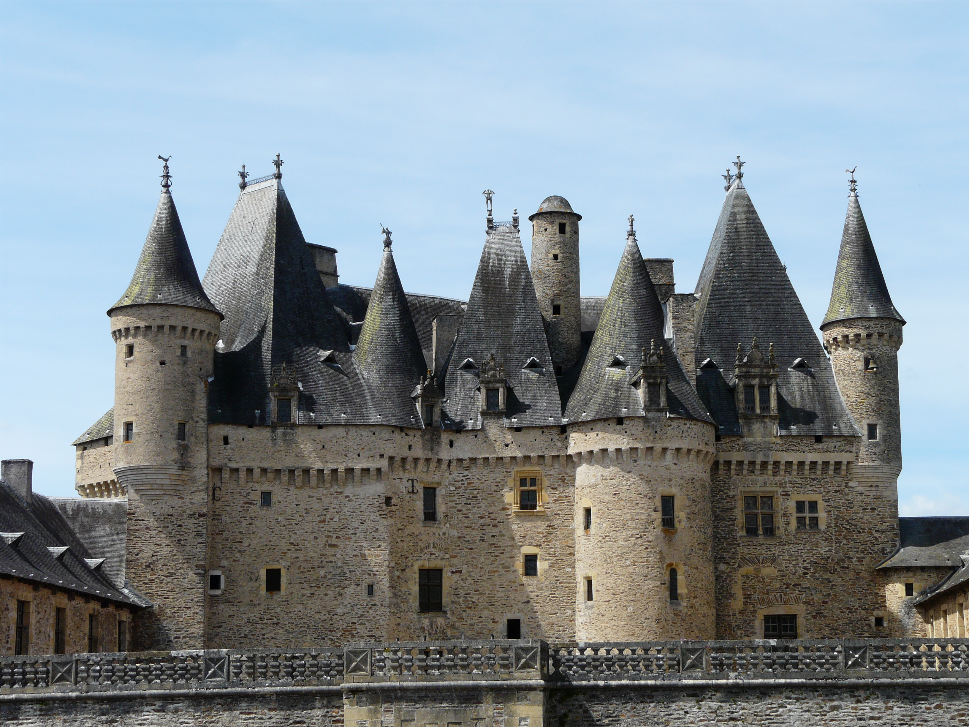 Château de Jumilhac-le-Grand — château à Jumilhac-le-Grand, Dordogne, intérieur, classé mh