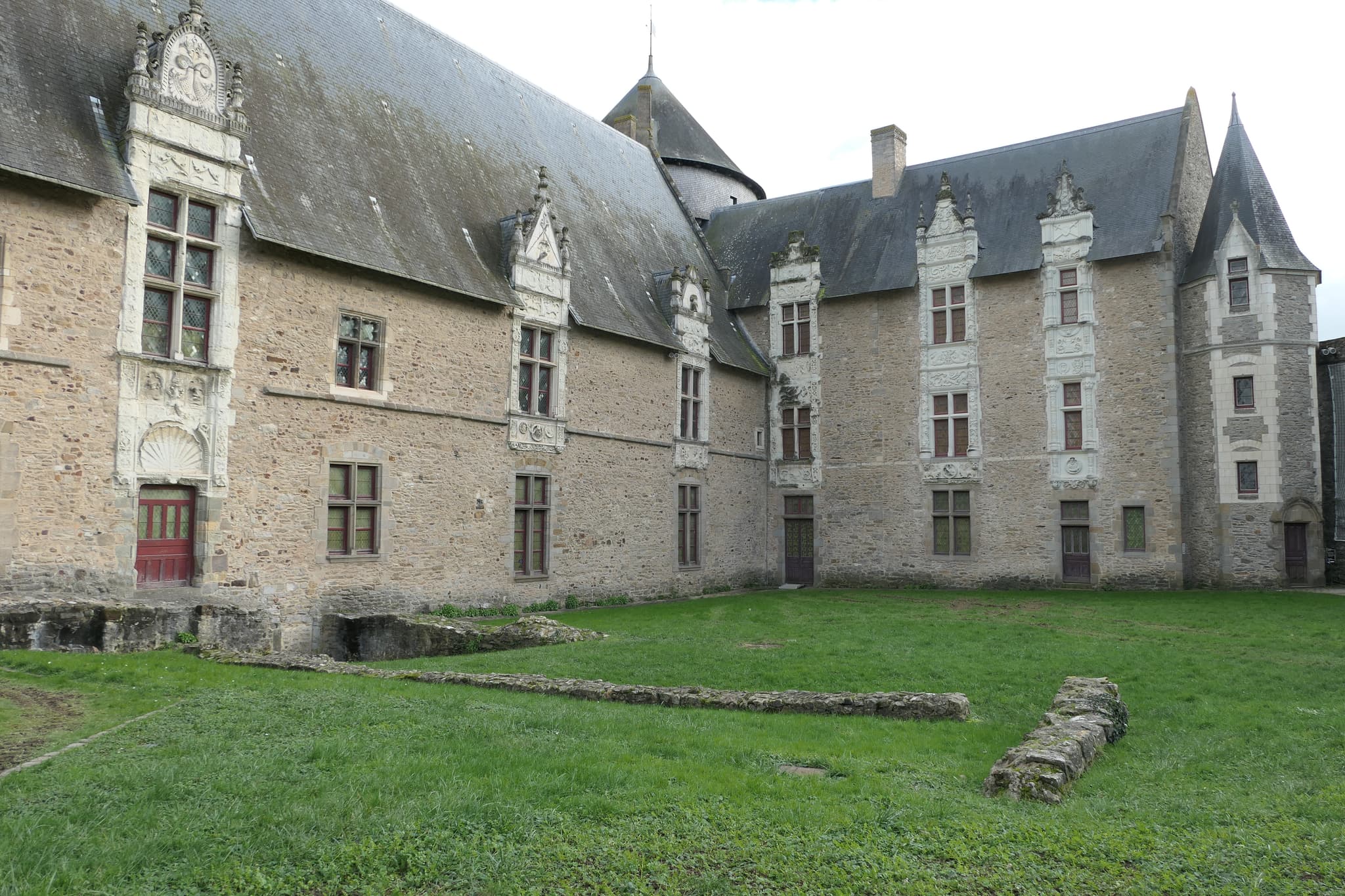 Château de Laval – logis neuf — château à Laval, Mayenne, façade, classé mh
