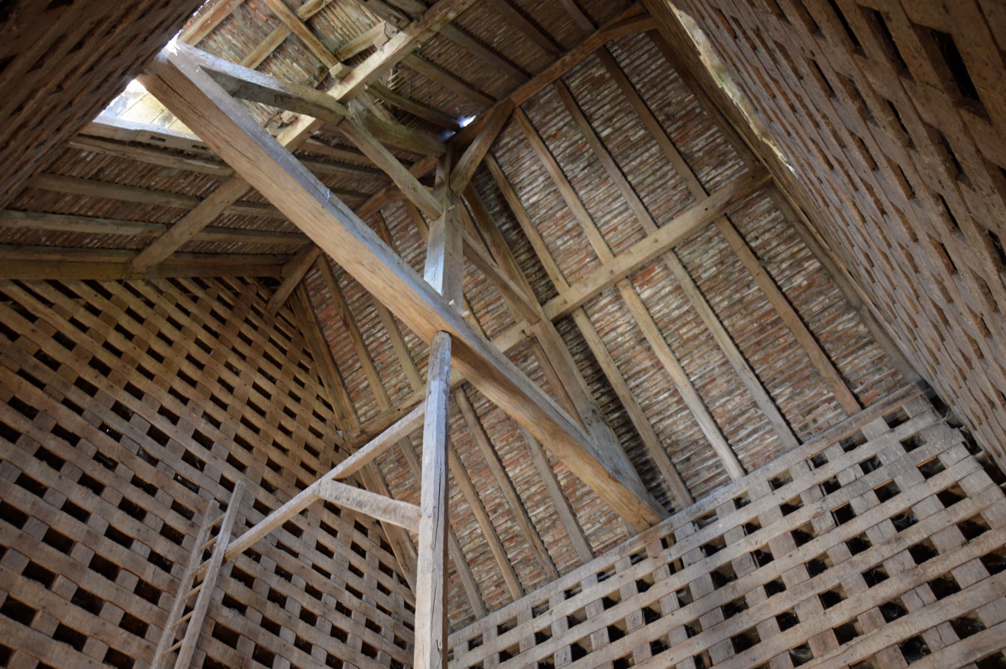 Château de Crèvecœur-en-Auge (Crèvecœur-en-Auge) Château de Crèvecœur-en-Auge — château à Crèvecœur-en-Auge, Calvados, classé mh