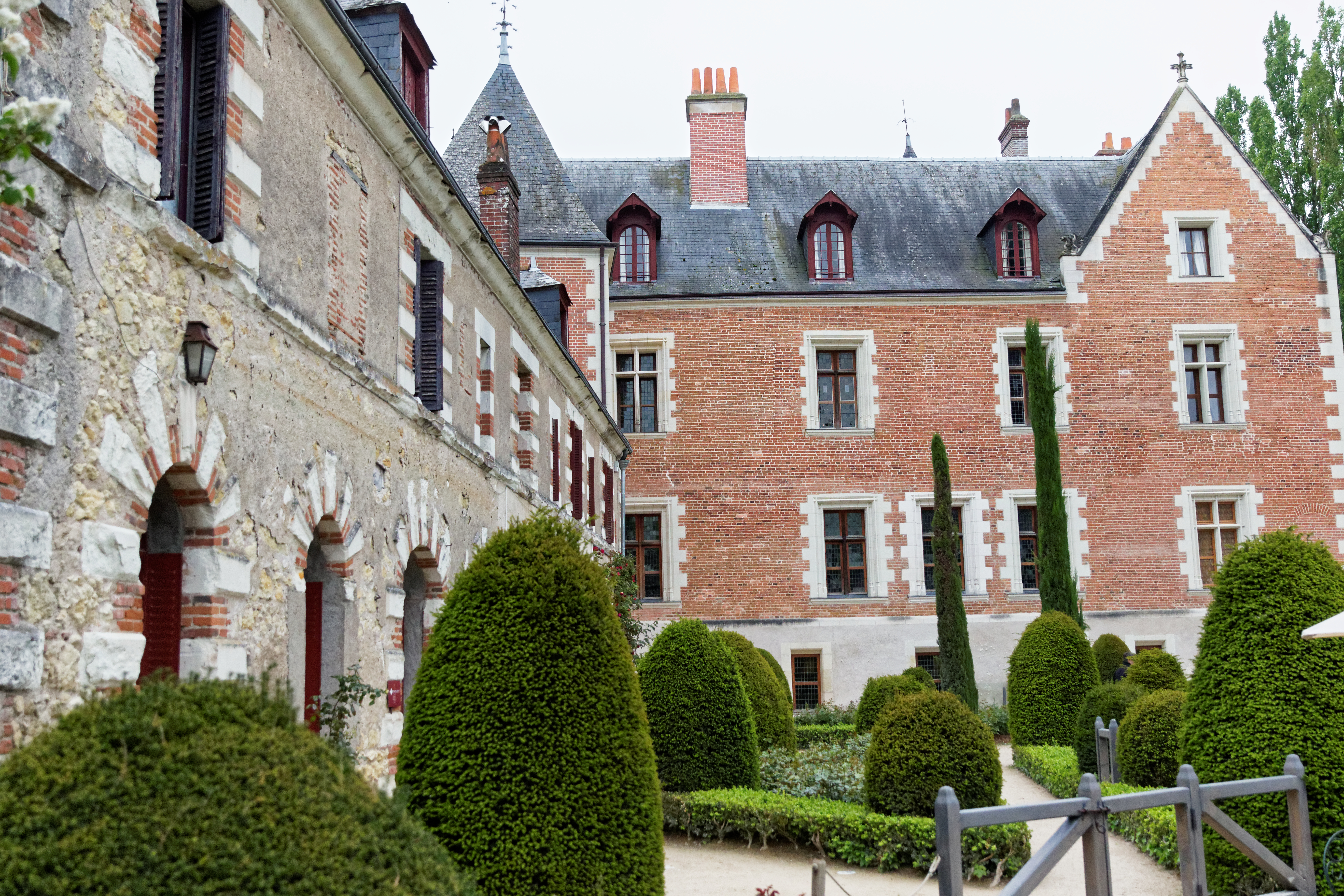 Château du Clos Lucé (Amboise) Château du Clos Lucé — château à Amboise, Indre-et-Loire, vue de nuit, classé mh