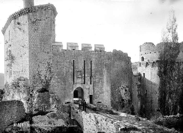 Château de Bonaguil (Saint-Front-sur-Lémance) Château de Bonaguil — château à Saint-Front-sur-Lémance, Lot-et-Garonne, façade, classé mh